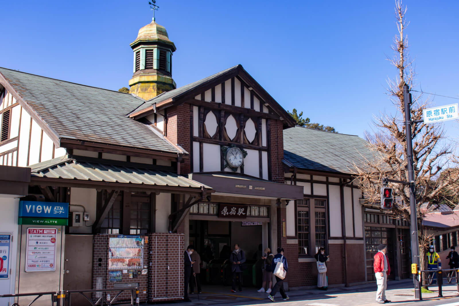 原宿駅を斜めから撮影