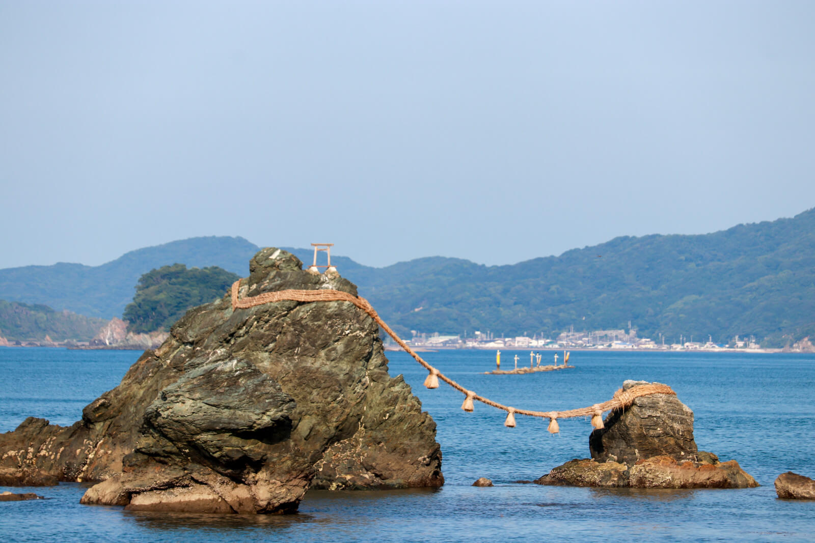 海の中の夫婦岩 フリー写真素材のふくなな